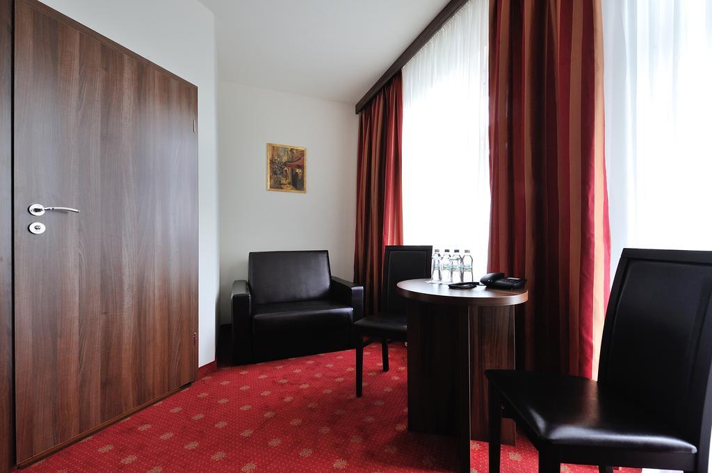 Hotel Centrum Sosnowiec Bilik gambar